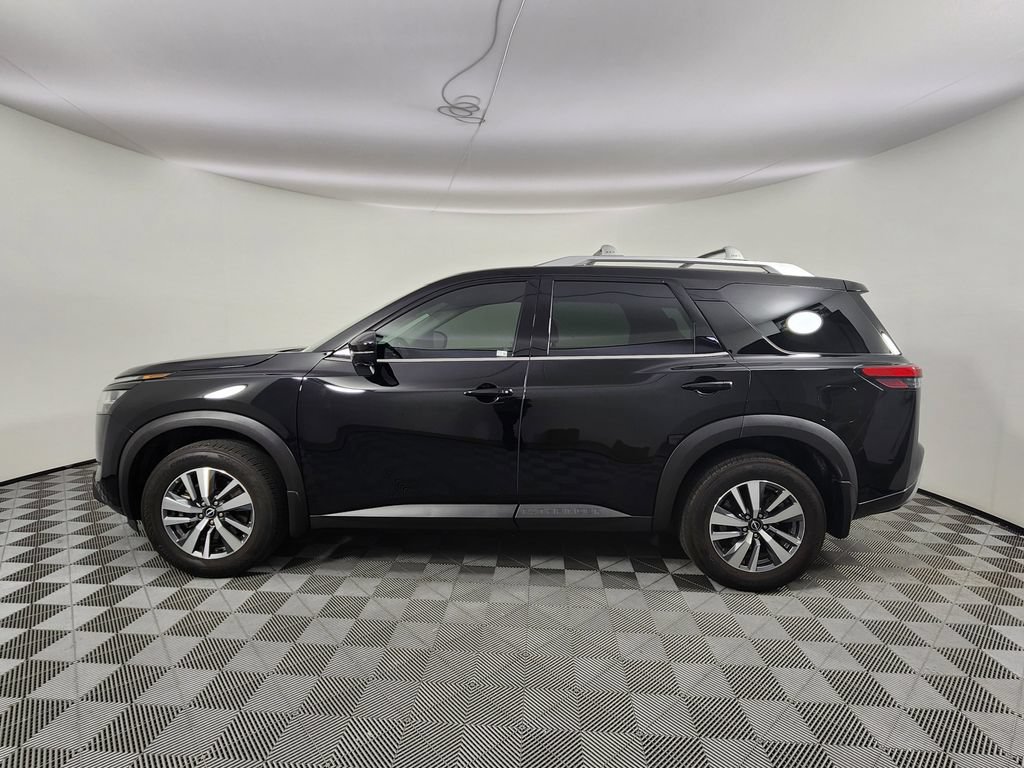 Used 2024 Nissan Pathfinder SL AWD/4WD image 2