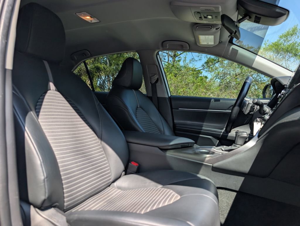 Used 2021 Toyota Camry SE image 15