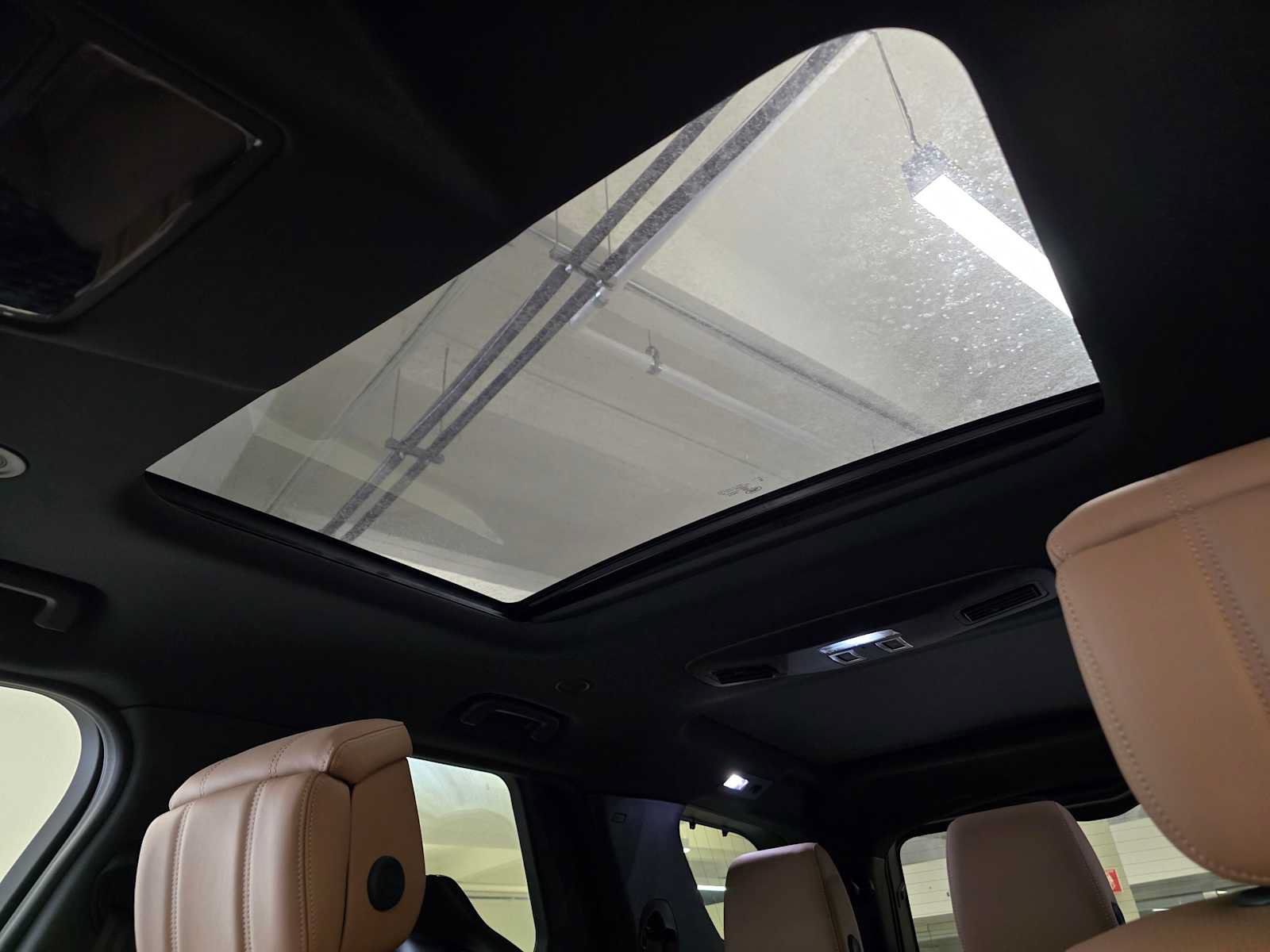 New 2026 Land Rover Discovery Limited Edition AWD/4WD image 24