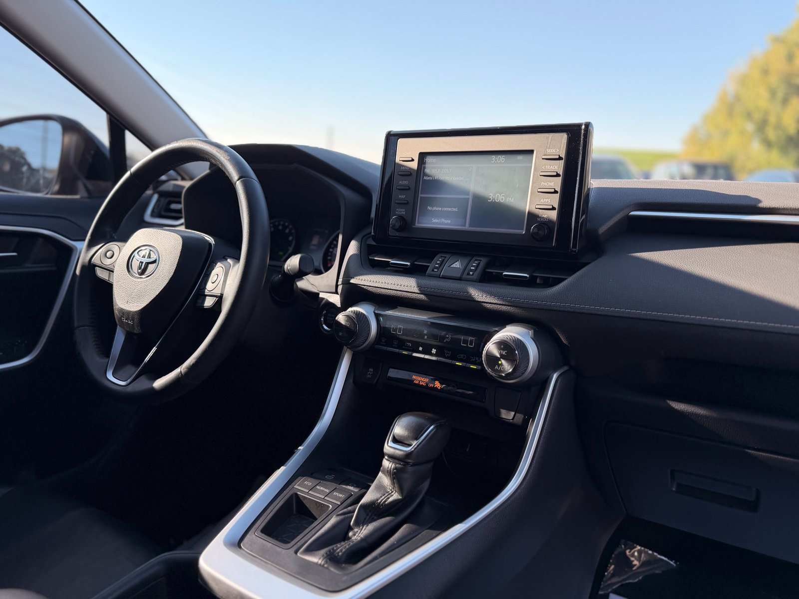 Used 2019 Toyota RAV4 XLE Premium FWD image 38