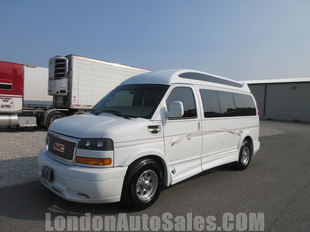 Used 2017 GMC Savana 2500 RWD image 2
