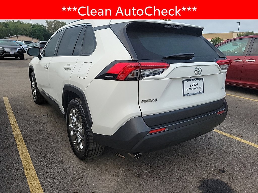 Used 2019 Toyota RAV4 XLE Premium FWD image 4