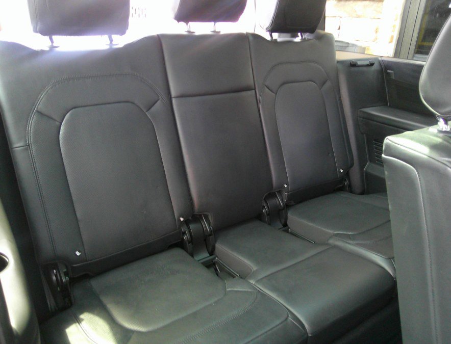 Used 2023 Land Rover Defender 130 X-Dynamic SE AWD/4WD image 65