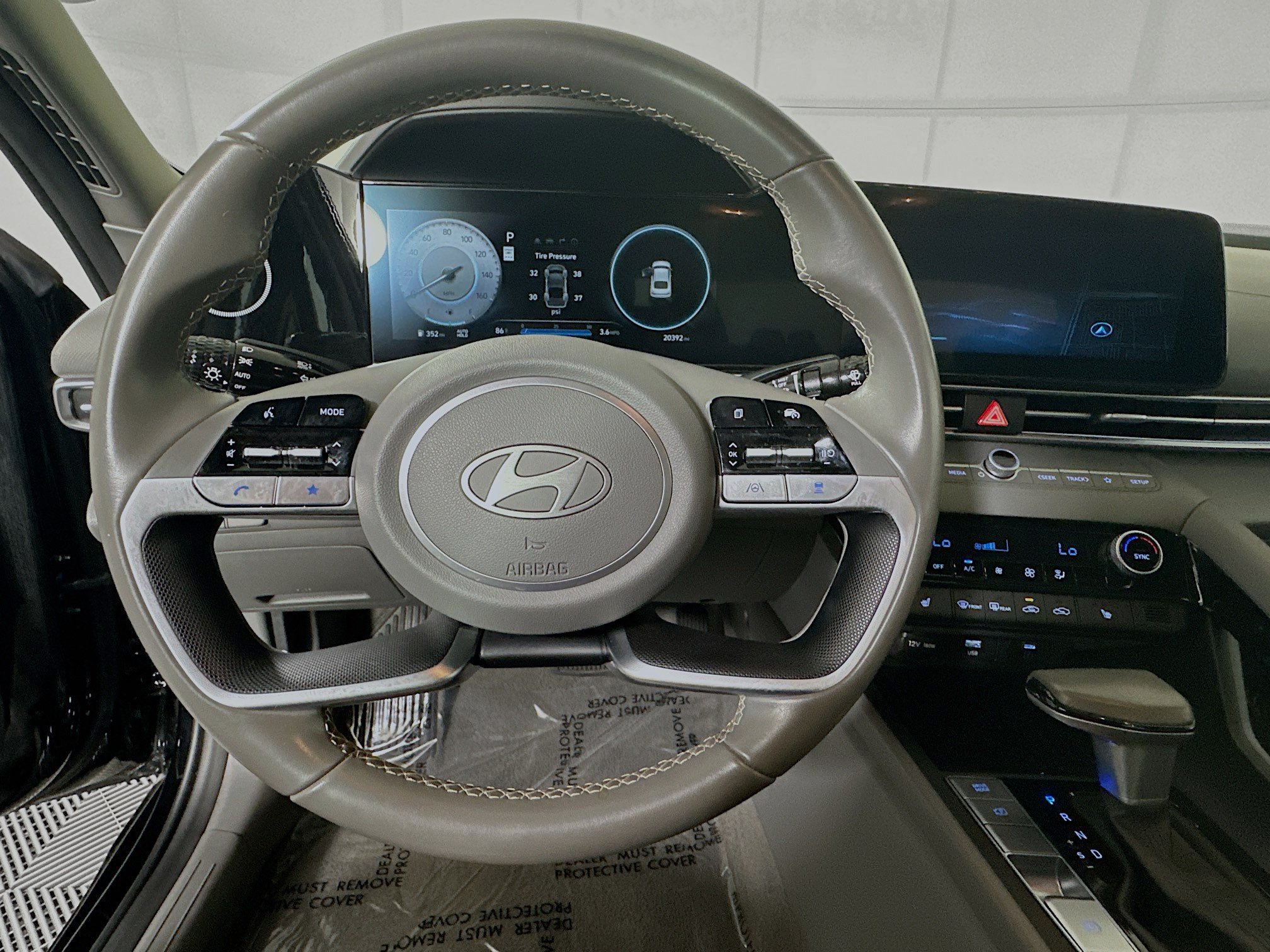 Used 2025 Hyundai Elantra SEL FWD image 15