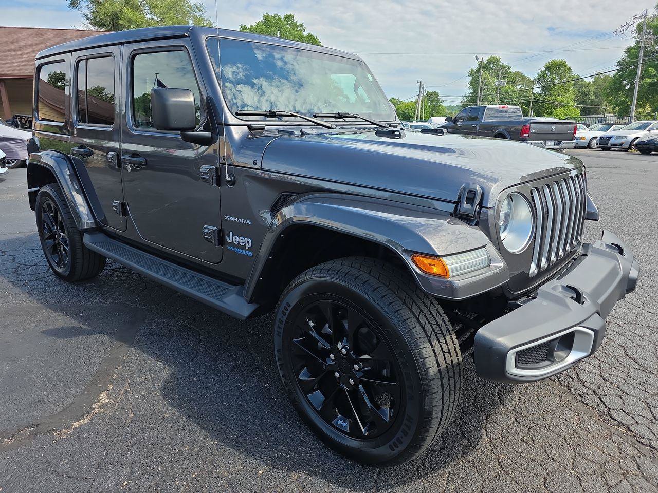 Used 2021 Jeep Wrangler Unlimited Sahara w/ Cold Weather Group AWD/4WD image 18