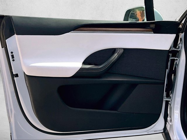 Used 2023 Tesla Model X AWD/4WD image 18