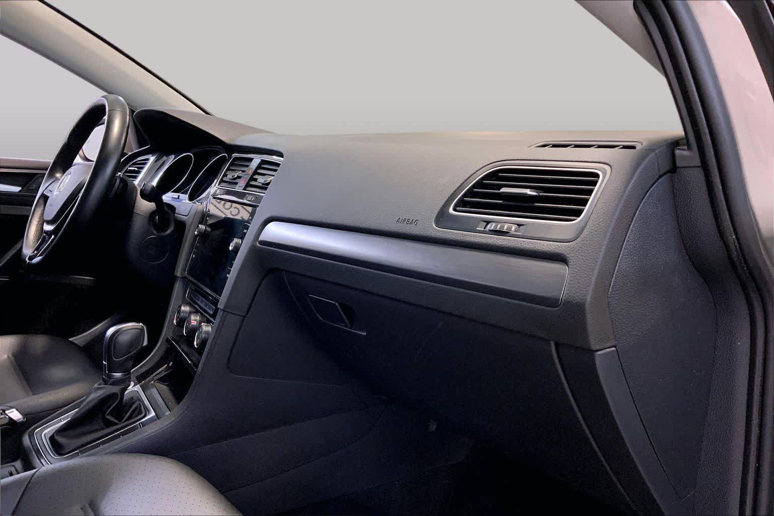 Used 2018 Volkswagen Golf SE FWD image 18