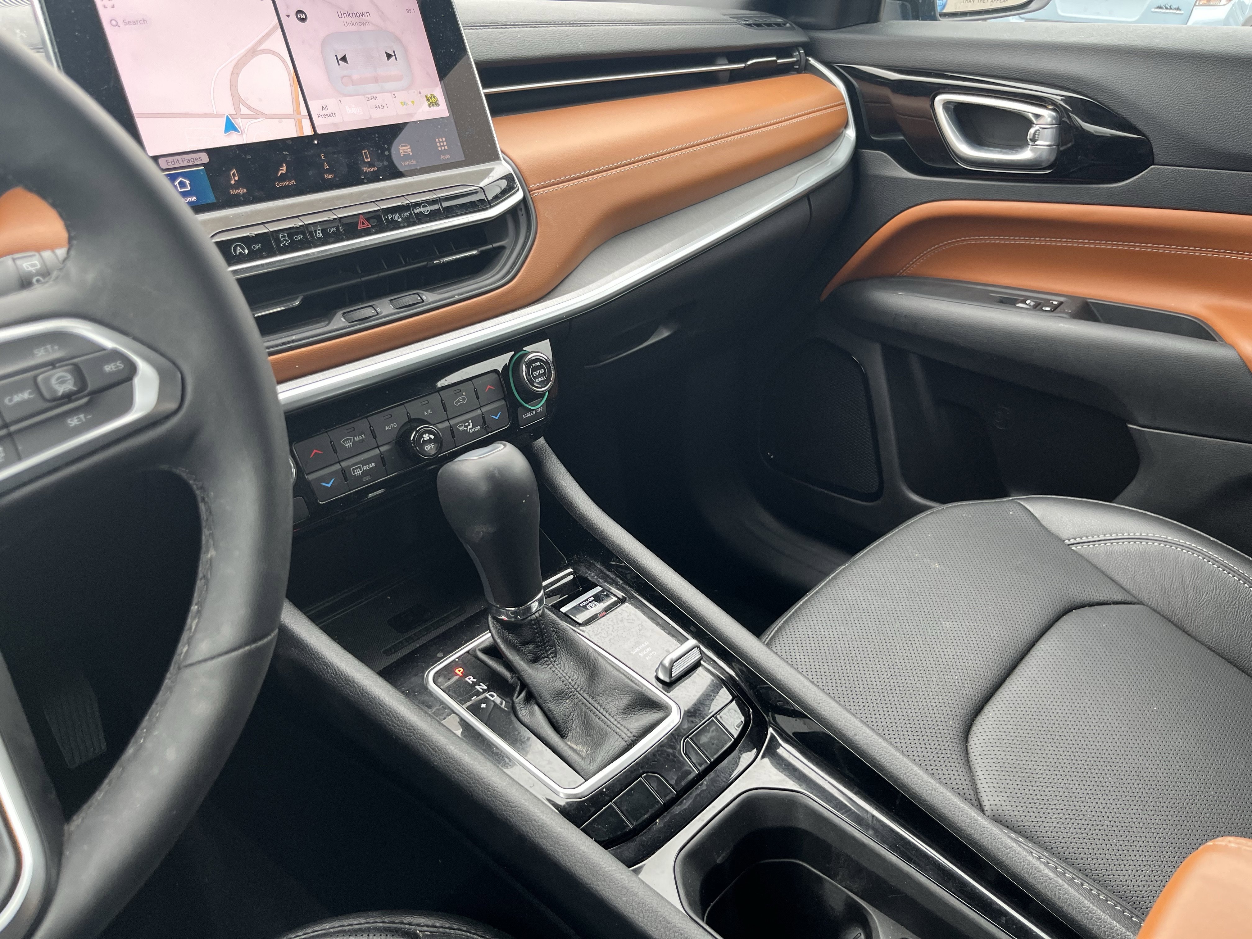 Used 2025 Jeep Compass Limited w/ Elite Group AWD/4WD image 27