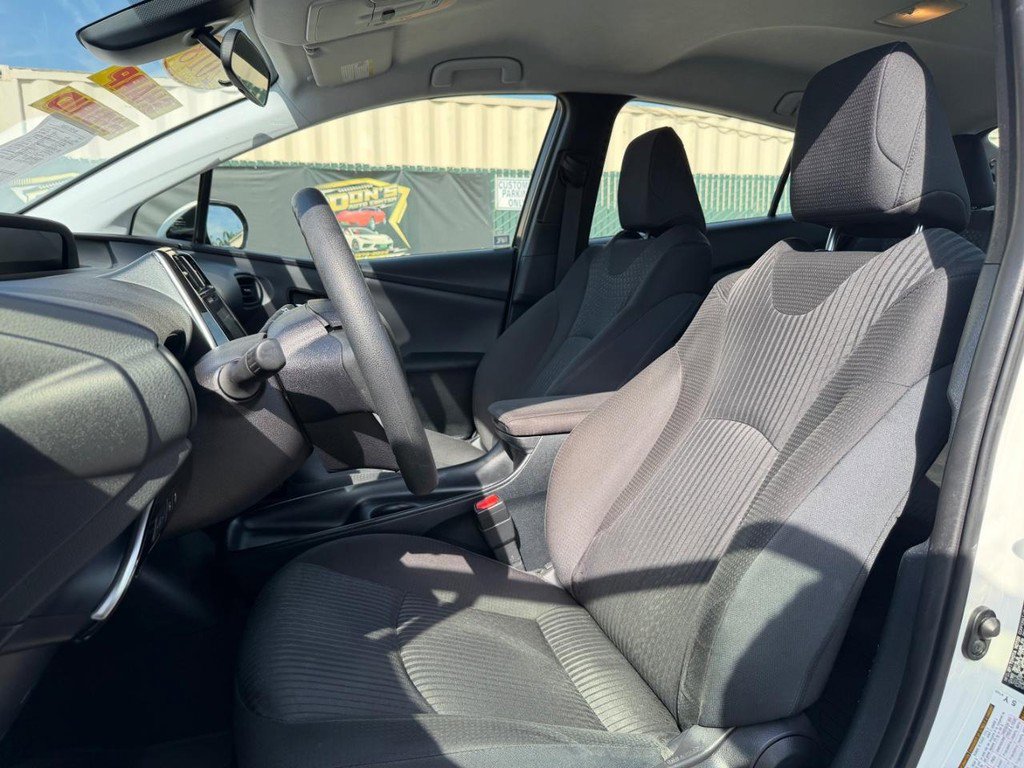 Used 2018 Toyota Prius Two w/ Prius Two Safety Plus Package FWD image 18