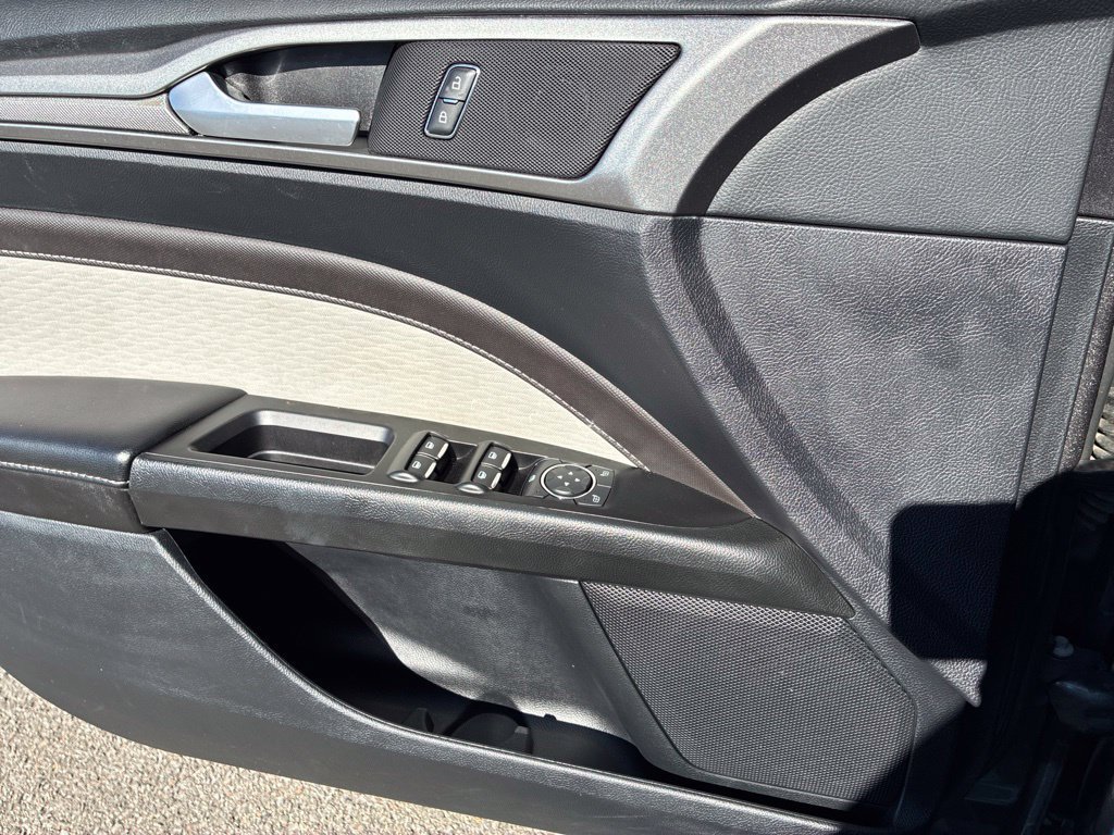 Used 2020 Ford Fusion SE w/ Equipment Group 151A FWD image 11