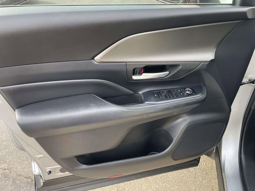 Used 2024 Toyota Grand Highlander XLE image 26