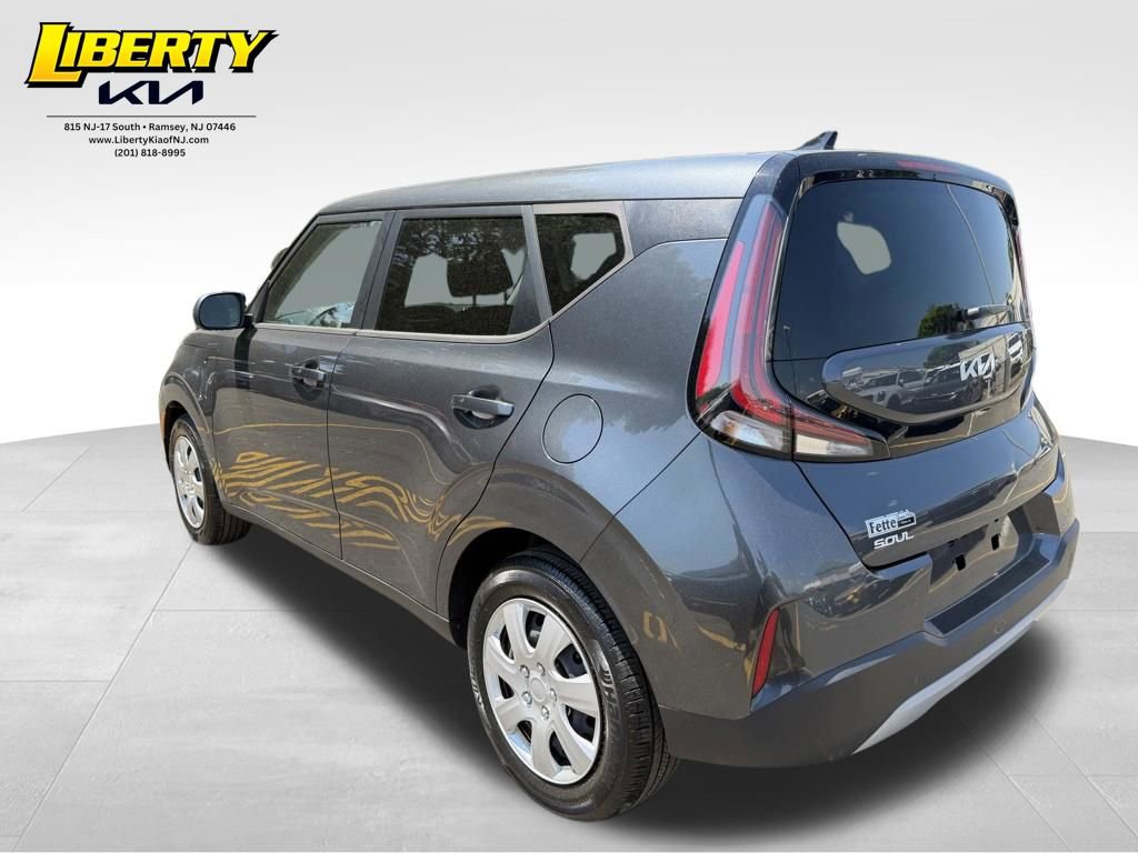 Used 2023 Kia Soul LX FWD image 5