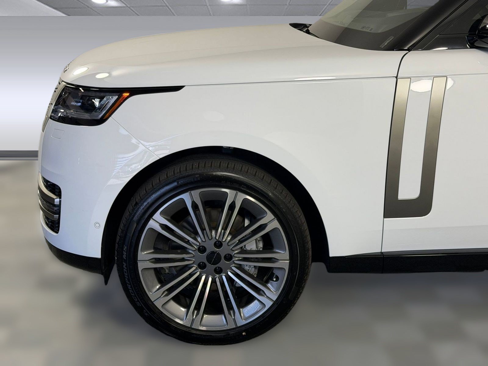 New 2026 Land Rover Range Rover Long Wheelbase SE AWD/4WD image 11