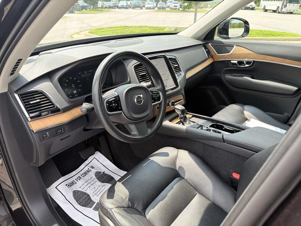 Used 2021 Volvo XC90 T6 Momentum w/ Advanced Package AWD/4WD image 3