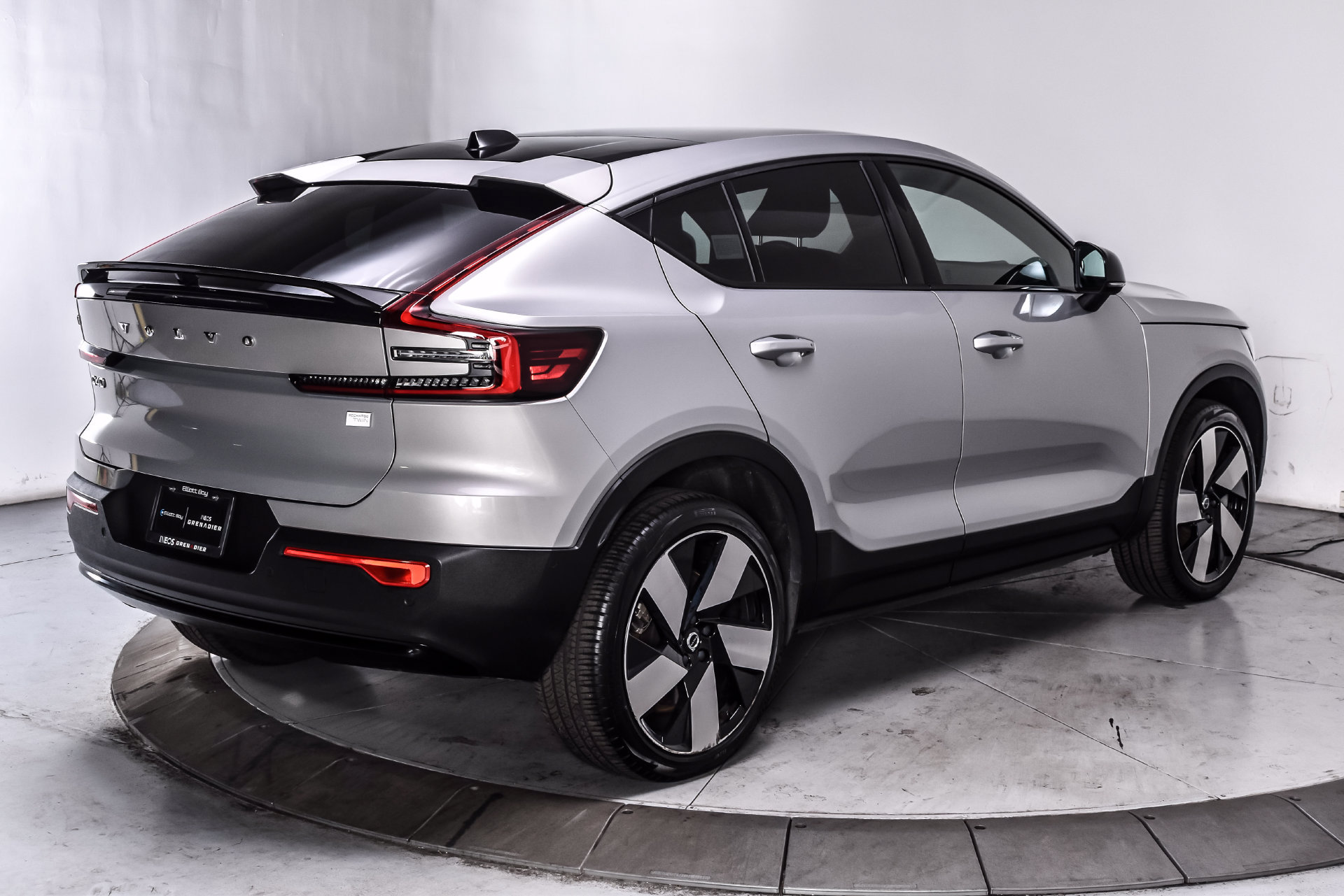 Used 2023 Volvo C40 P8 Recharge Ultimate w/ Protection Package Premier AWD/4WD image 6