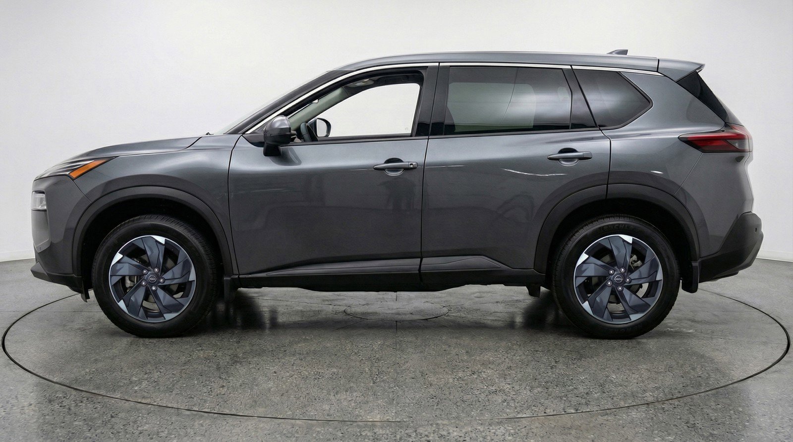 Used 2025 Nissan Rogue SV image 5