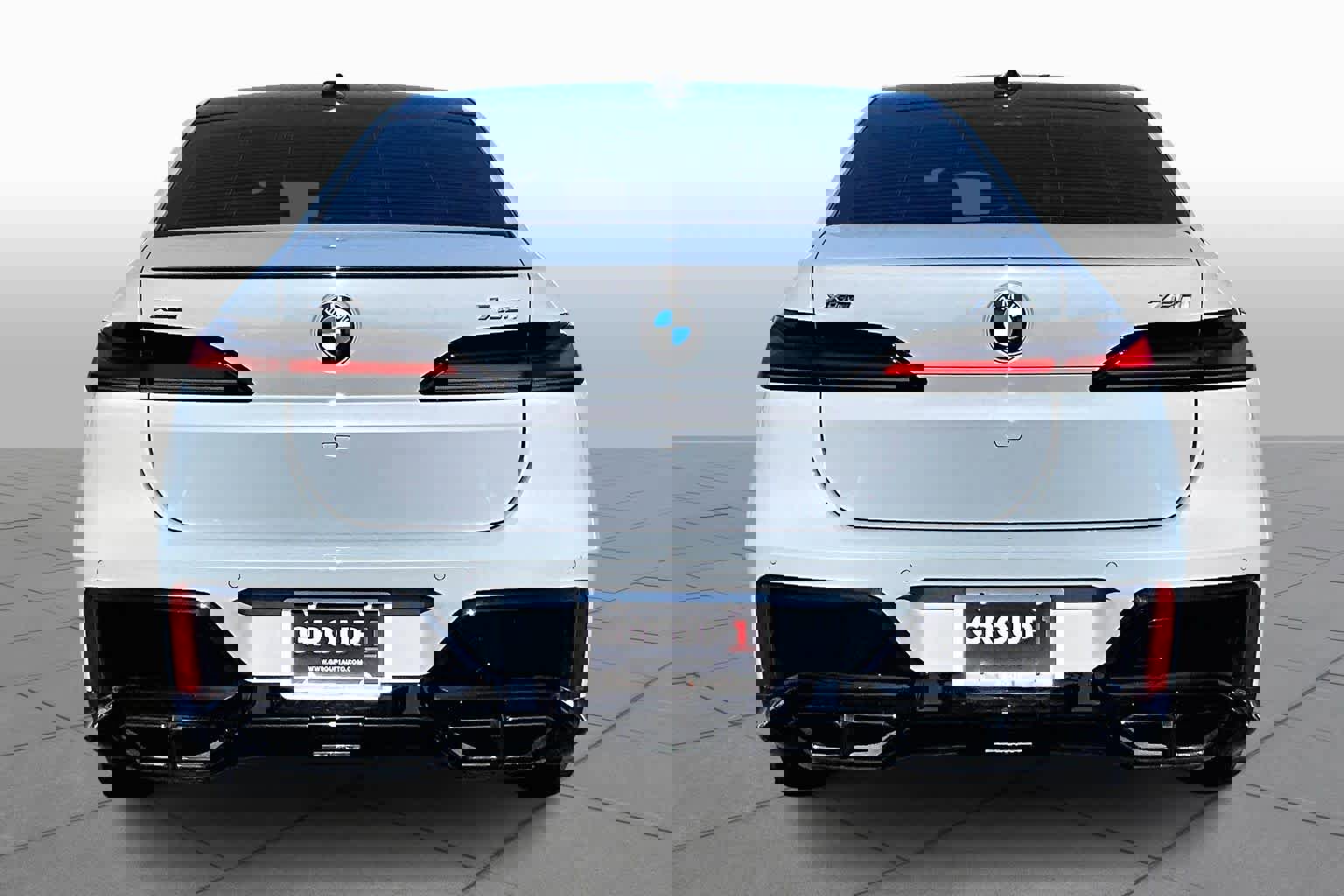 Used 2023 BMW 760i xDrive w/ Executive Package image 5