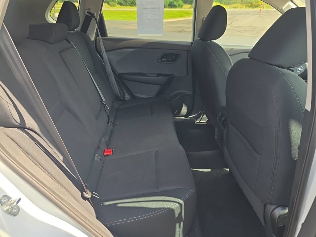 Used 2023 Nissan Rogue S AWD/4WD image 23