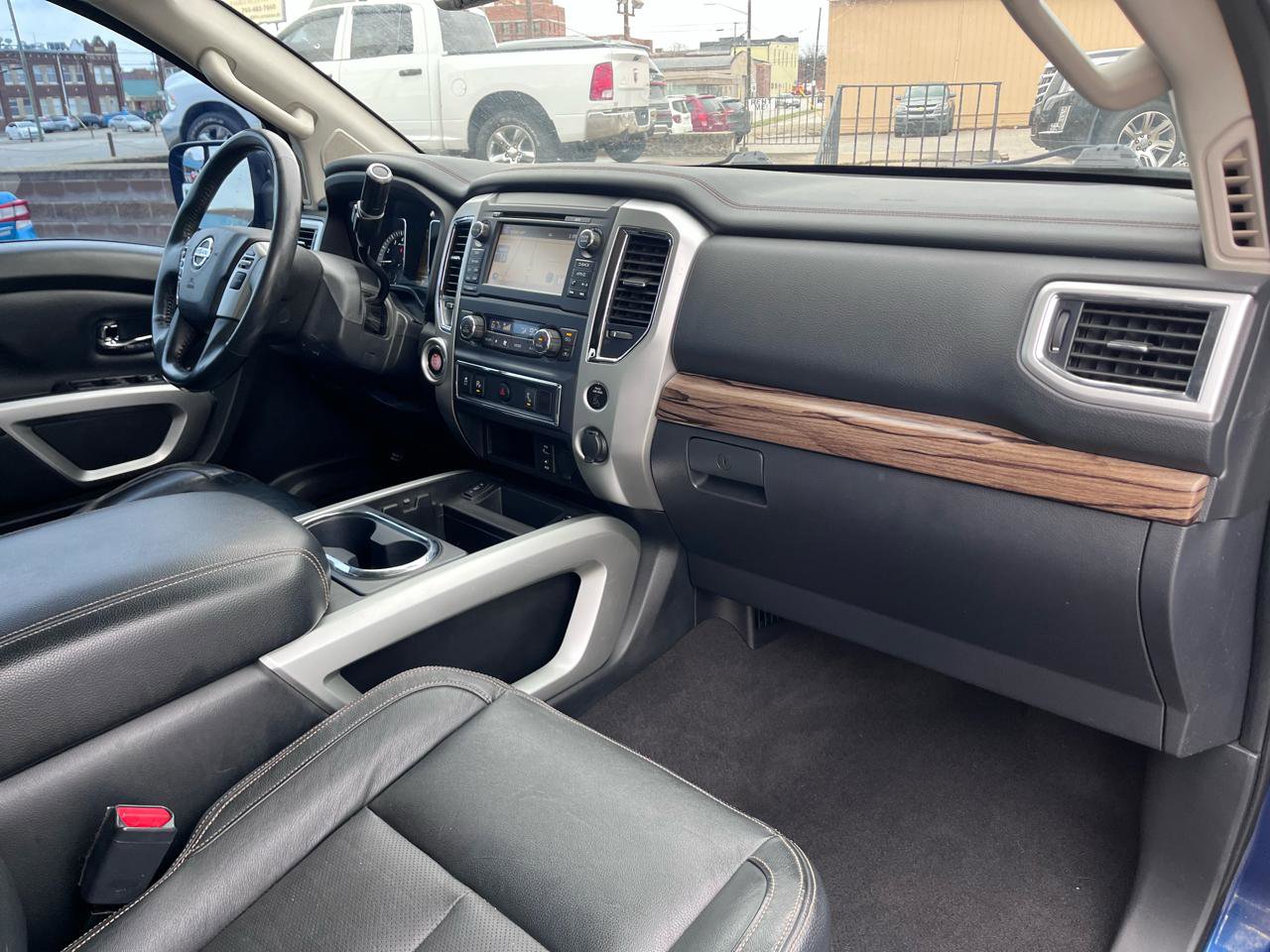 Used 2017 Nissan Titan SL image 19