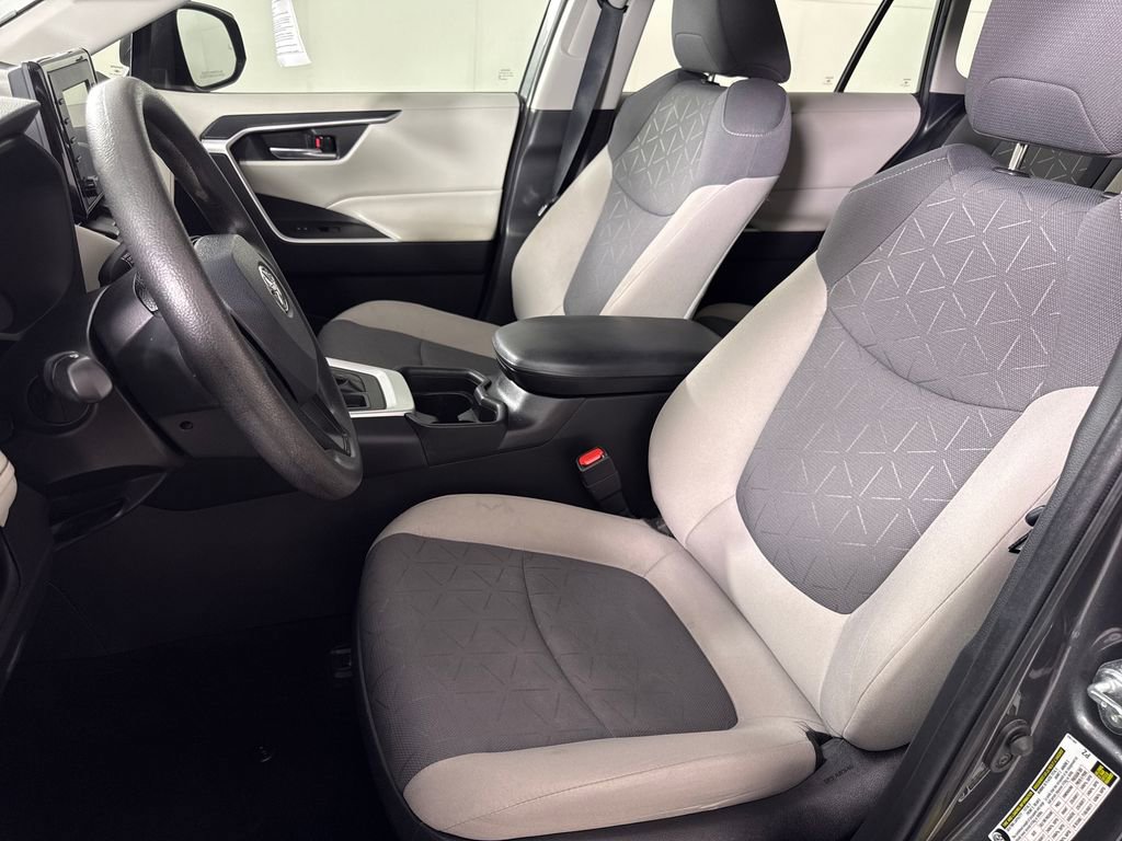 Used 2021 Toyota RAV4 XLE FWD image 11
