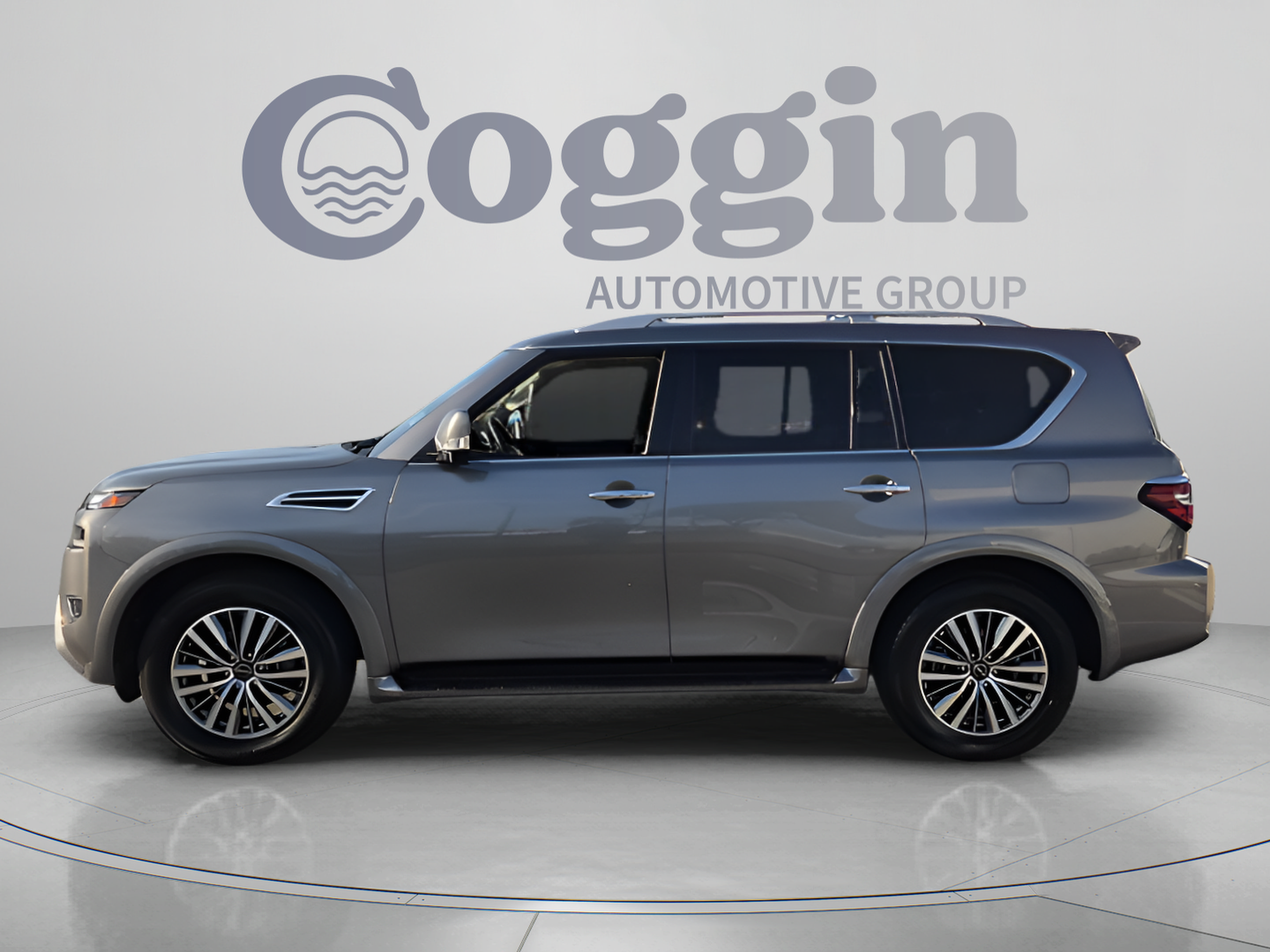 Used 2024 Nissan Armada SL w/ Captain's Chairs Package AWD/4WD image 2