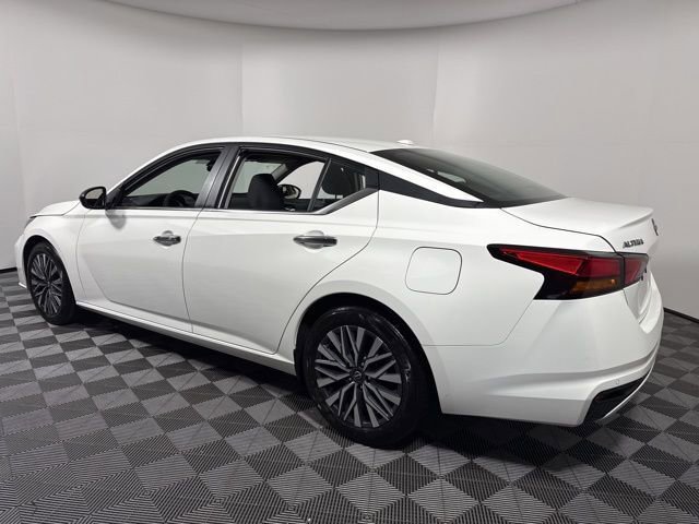 Used 2025 Nissan Altima 2.5 SV FWD image 4