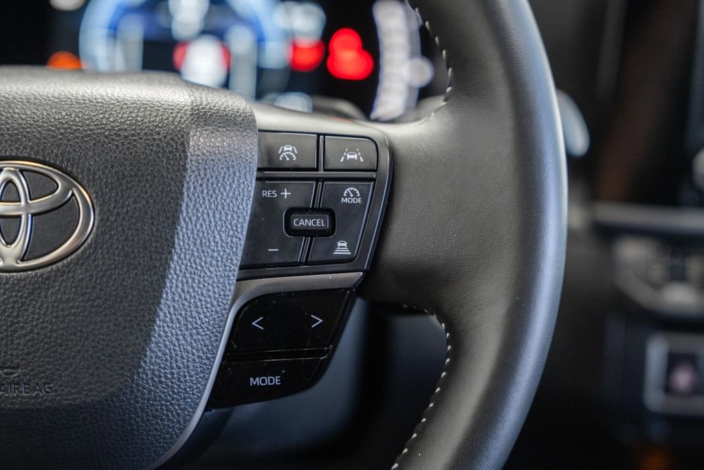 Used 2025 Toyota Camry SE image 26