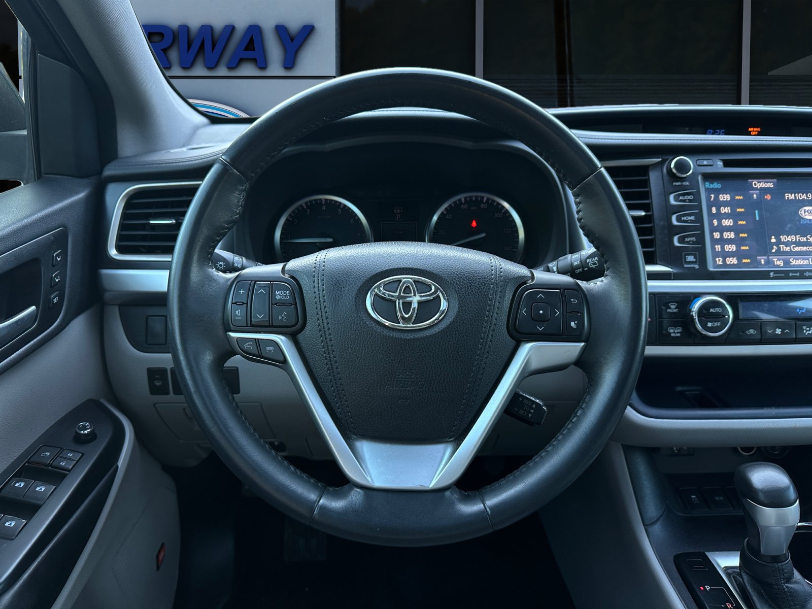 Used 2016 Toyota Highlander Limited FWD image 15
