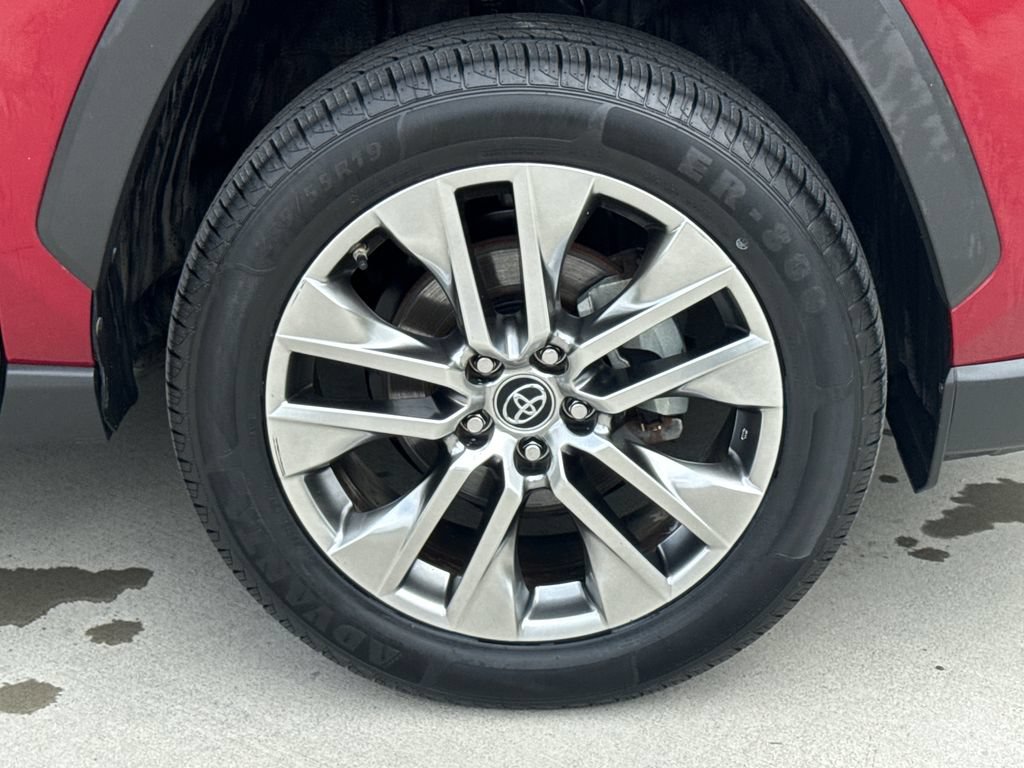 Used 2019 Toyota RAV4 XLE Premium AWD/4WD image 11