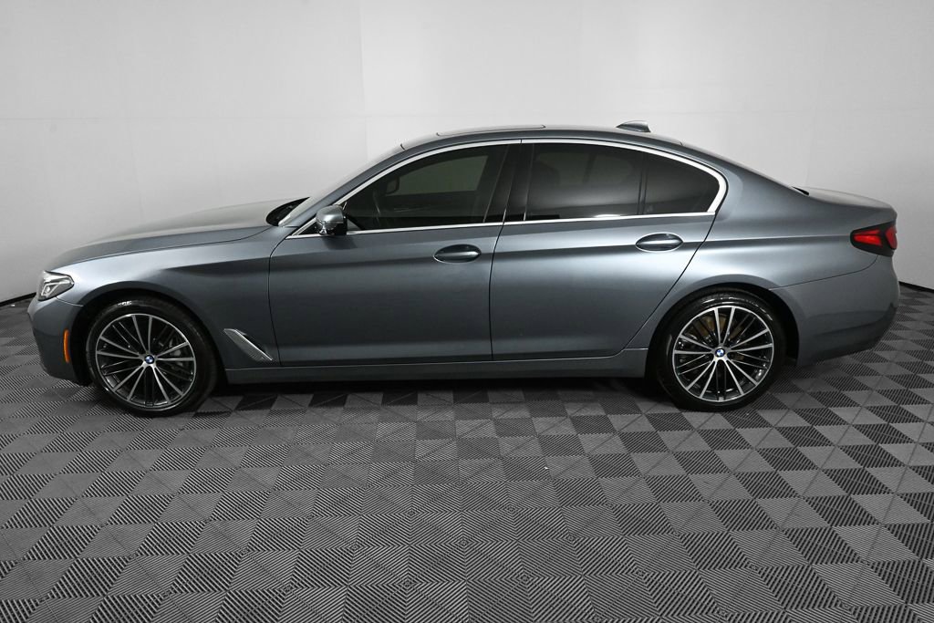 Used 2022 BMW 540i w/ Premium Package image 3