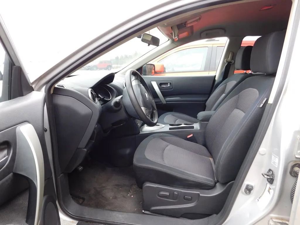 Used 2011 Nissan Rogue SV image 11