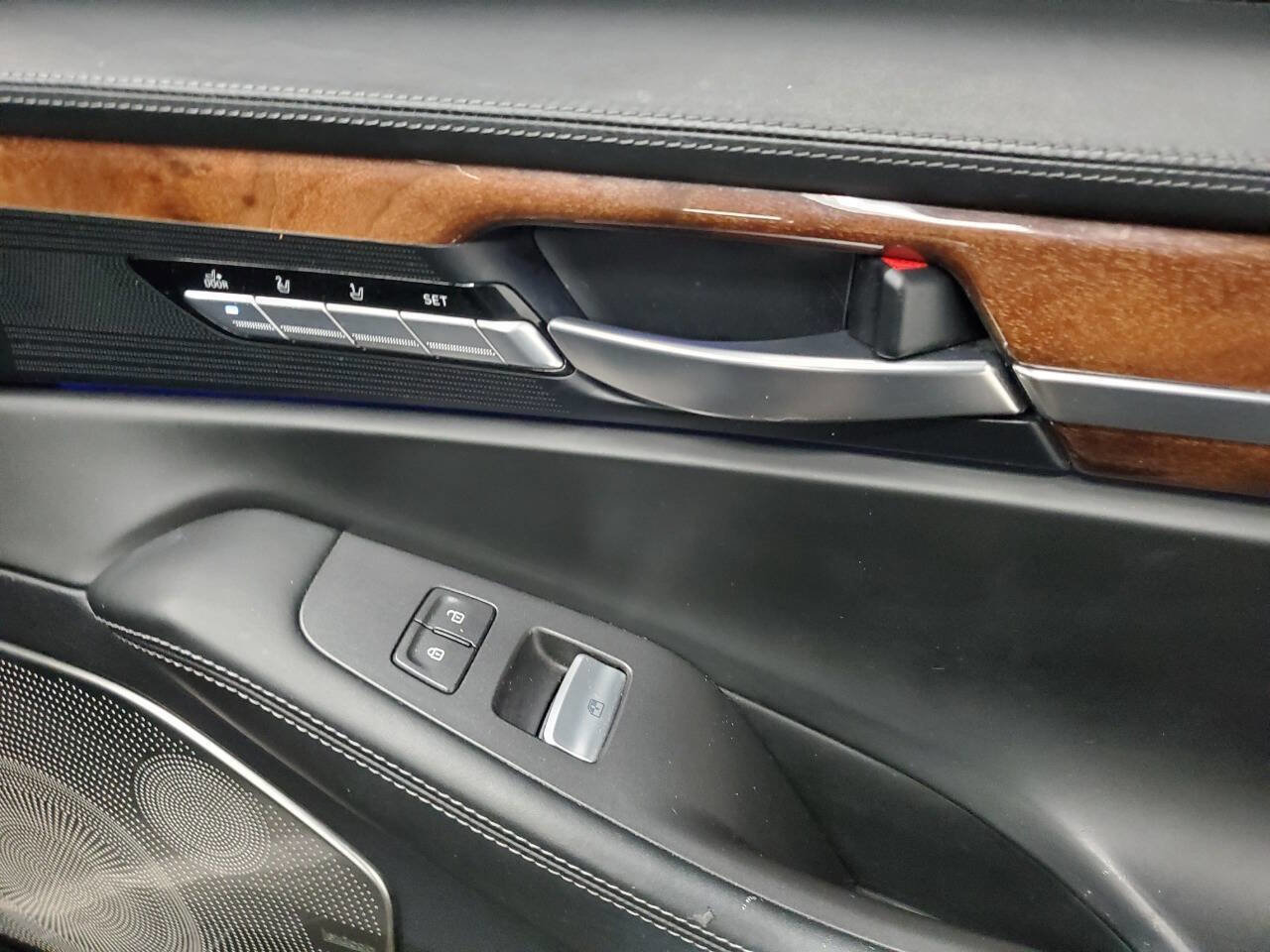 Used 2017 Genesis G90 3.3T Premium image 16