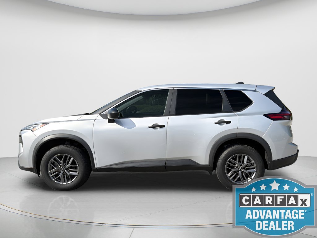 Used 2024 Nissan Rogue S AWD/4WD image 3