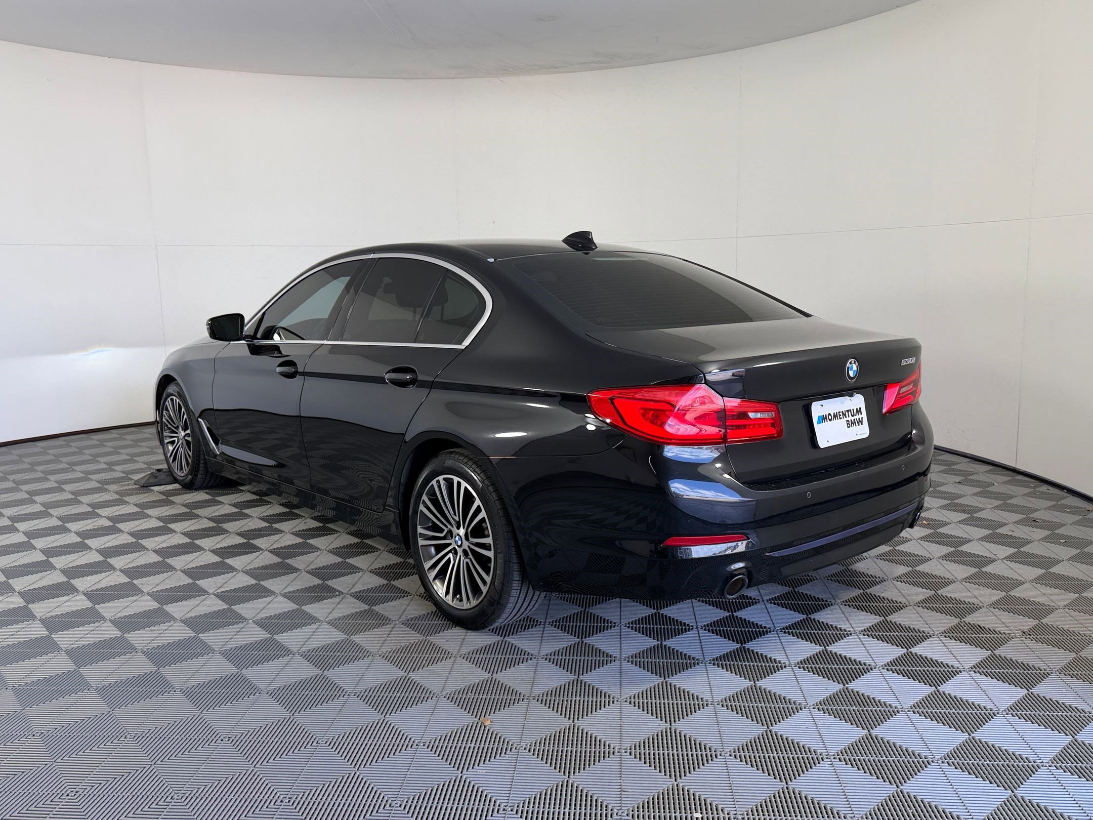 Used 2019 BMW 530i w/ Convenience Package image 3