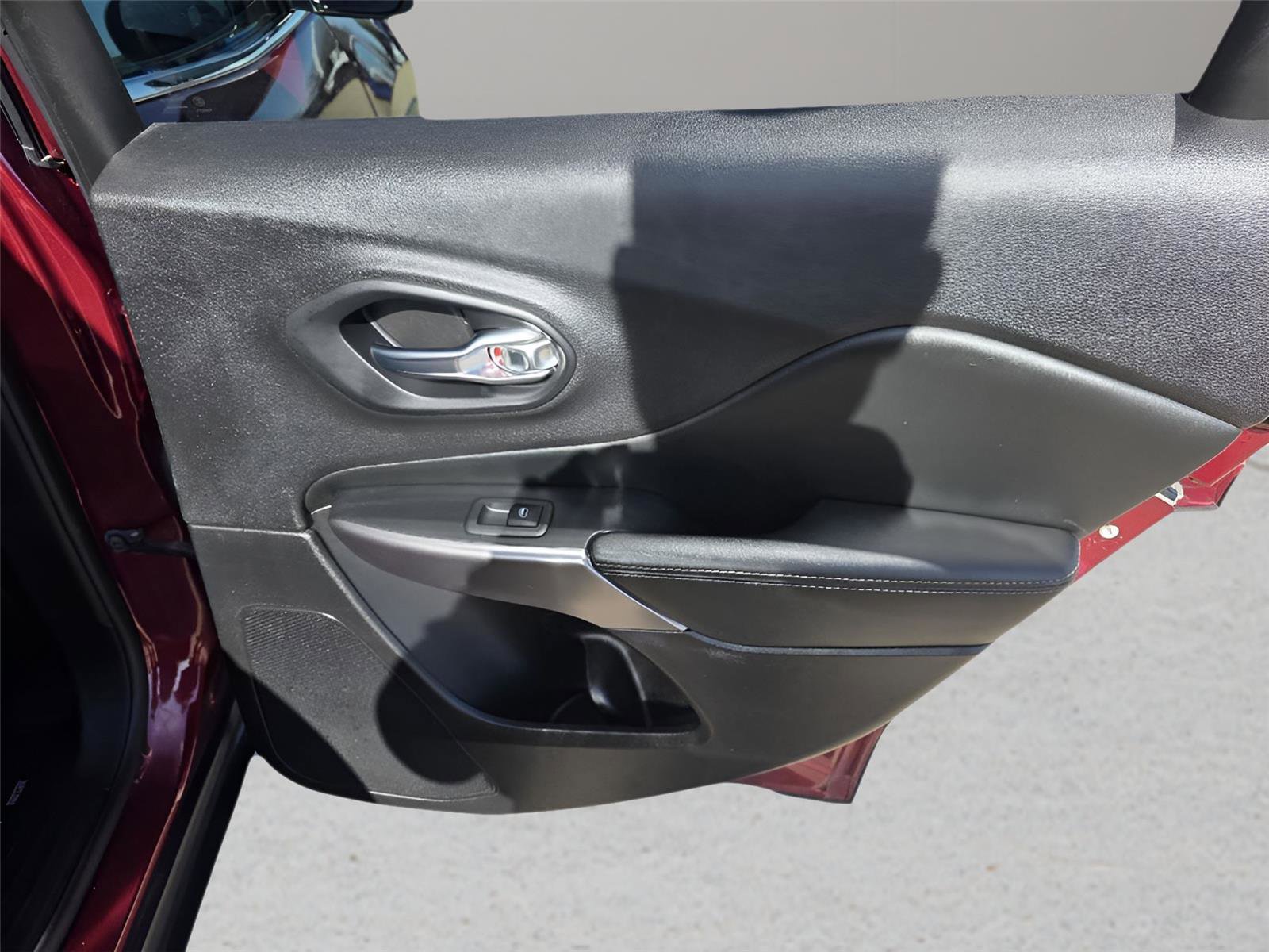 Used 2021 Jeep Cherokee Latitude Lux w/ Sun & Sound Group image 38