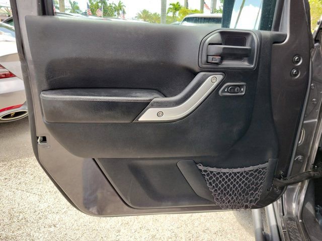 Used 2016 Jeep Wrangler Rubicon AWD/4WD image 14