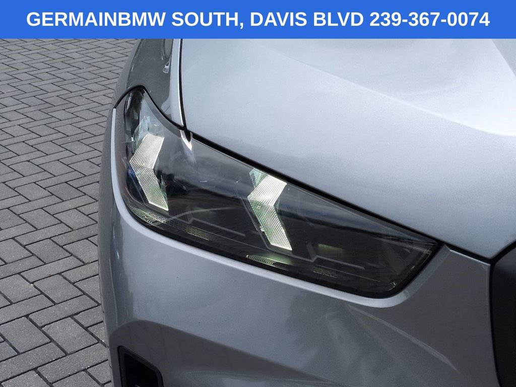 Used 2025 BMW X5 xDrive40i w/ M Sport Package AWD/4WD image 11