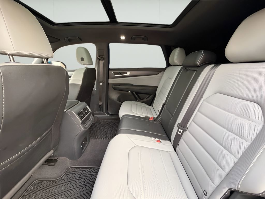 Used 2024 Volkswagen Atlas Cross Sport SEL R-Line image 17