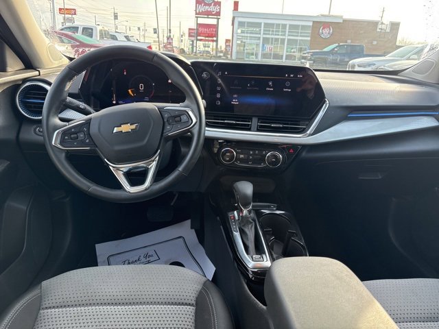 Used 2025 Chevrolet Trax LT w/ Driver Confidence Package image 7