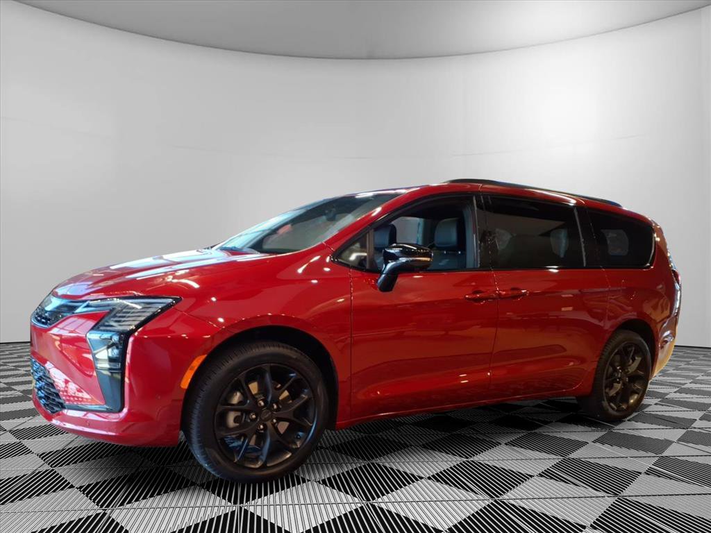New 2027 Chrysler Pacifica Limited AWD/4WD image 3