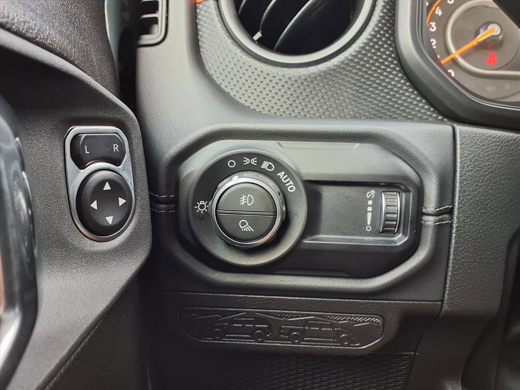 Used 2025 Jeep Gladiator Mojave w/ Steel Bumper Group image 18