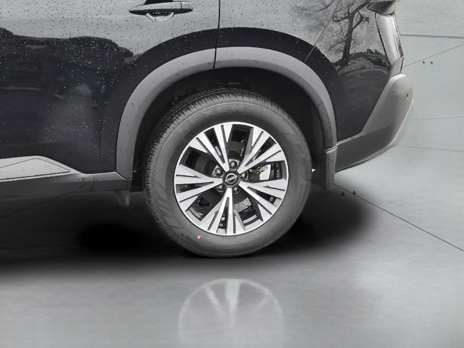 Used 2023 Nissan Rogue SV image 29