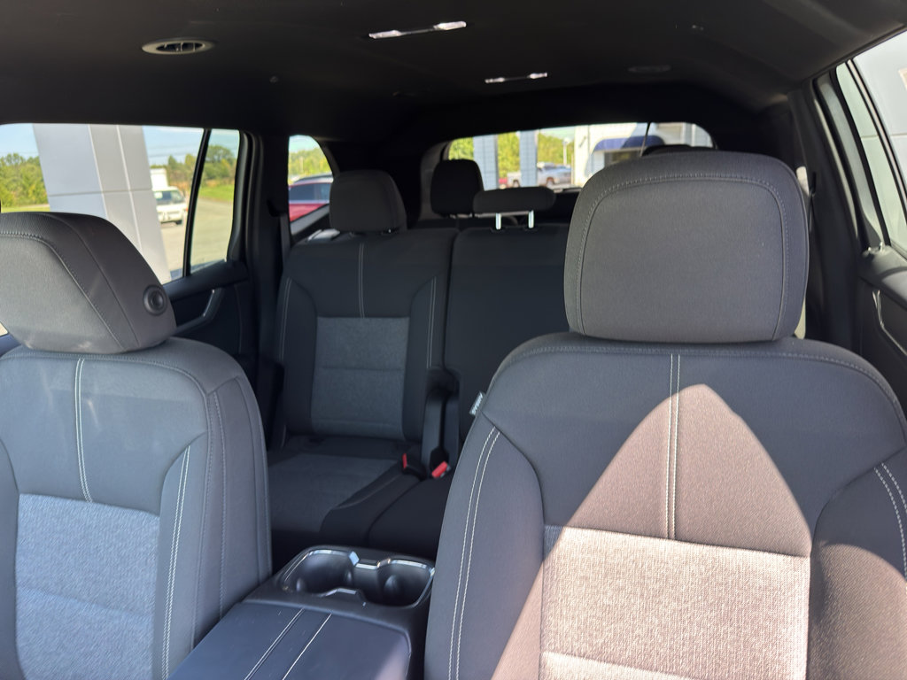 Used 2025 GMC Acadia Elevation image 14