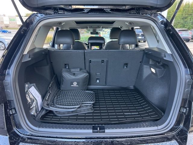 Certified 2025 Volkswagen Taos SE image 30