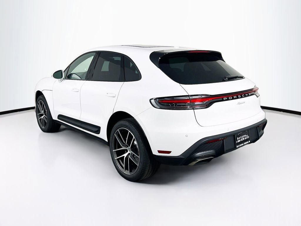 Certified 2026 Porsche Macan AWD/4WD image 3