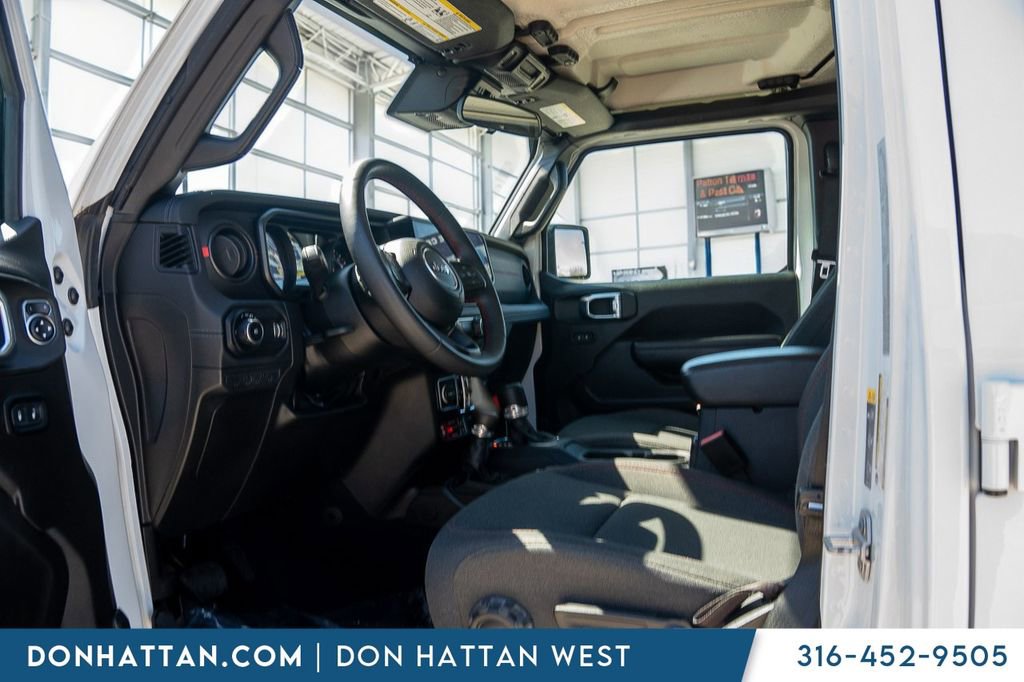 Used 2024 Jeep Wrangler Unlimited Rubicon image 3