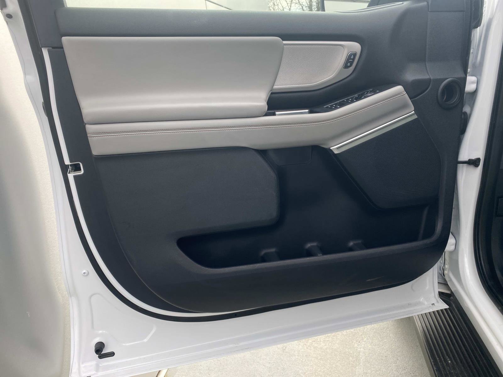 Used 2025 Ford Expedition Active image 16