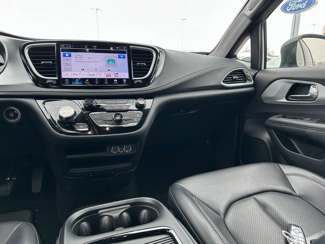 Used 2024 Chrysler Pacifica Limited FWD image 12
