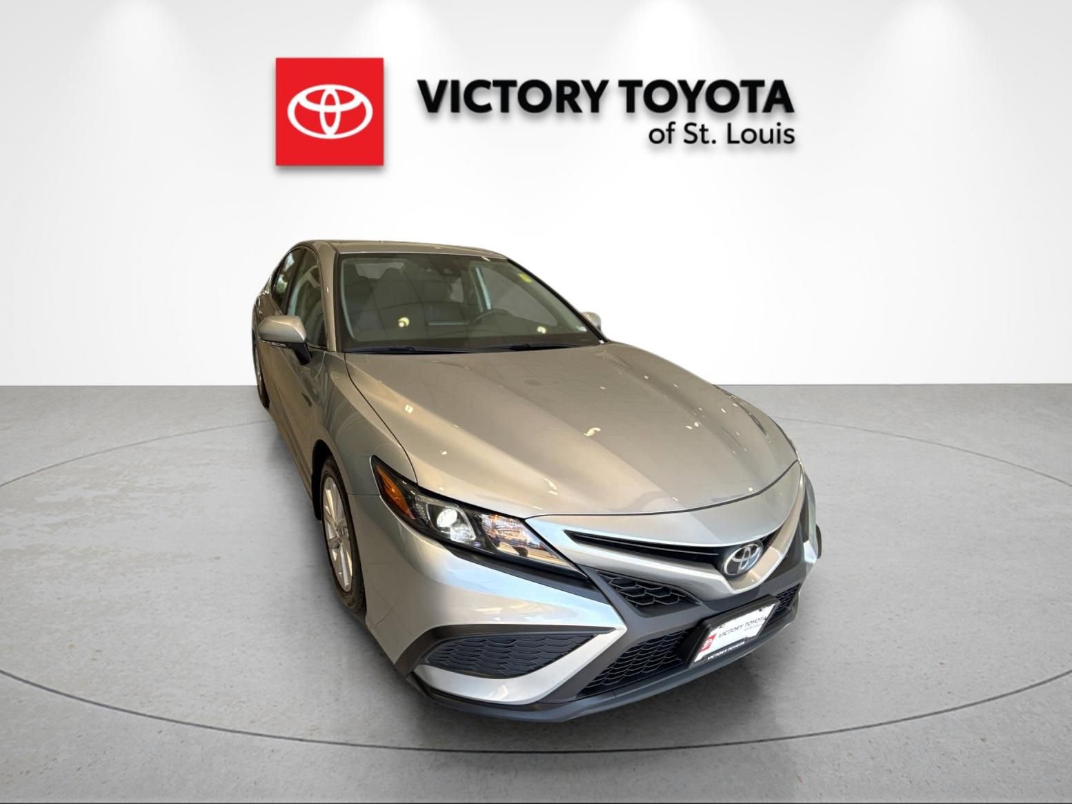 Used 2023 Toyota Camry SE FWD image 1