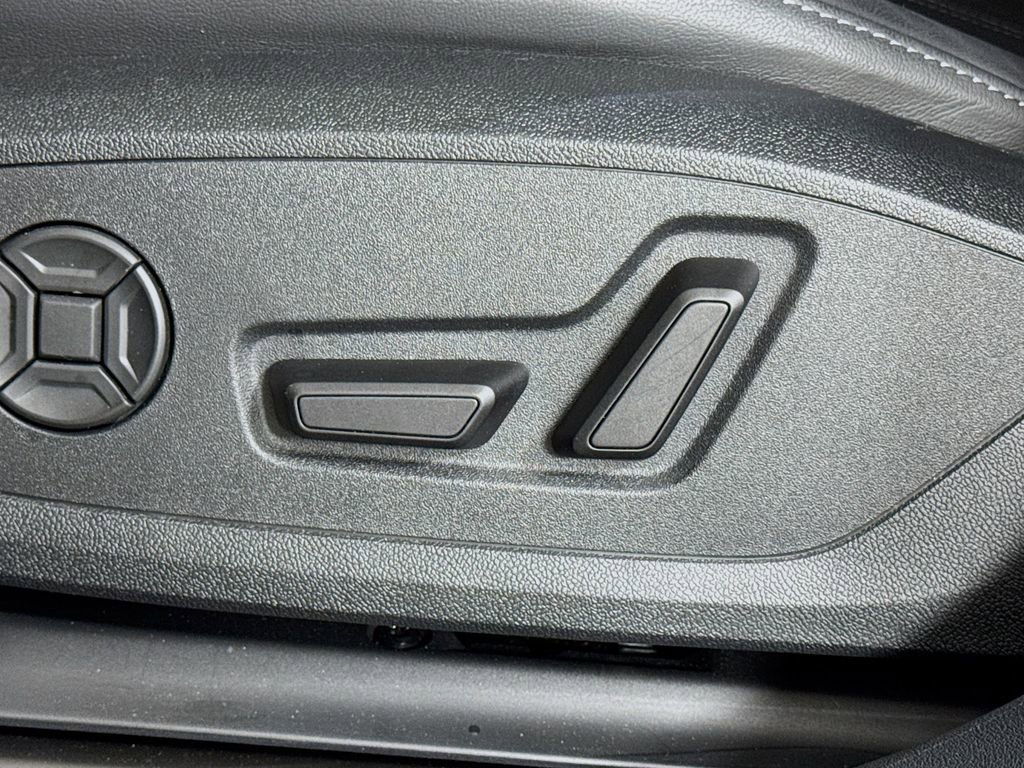 Used 2025 Audi A6 e-tron Premium Plus w/ Premium Plus RWD image 16